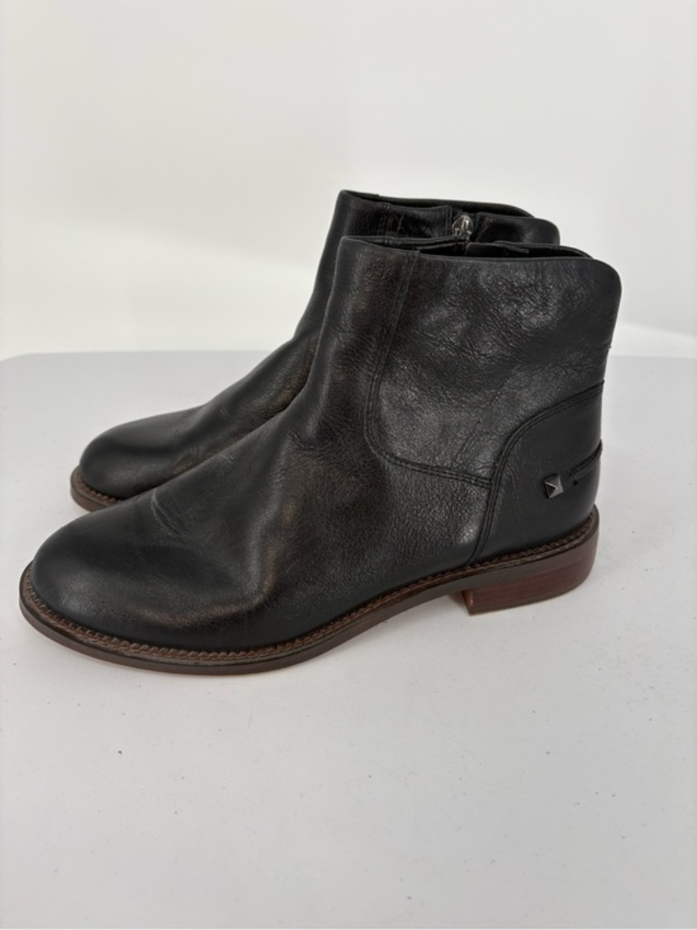 🦢Franco Sarto Haline Black Leather ankle Boots with stud